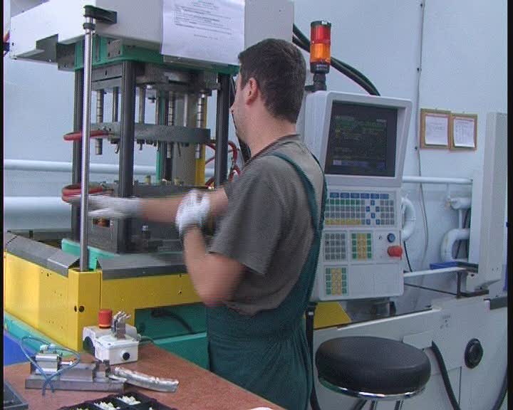 videos.botevgrad.com :: Микроак започна производство за Мерцедес и БМВ