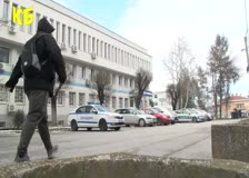 Полицай бе залят с бензин по лицето при екшън, разиграл се пред сградата на полицията